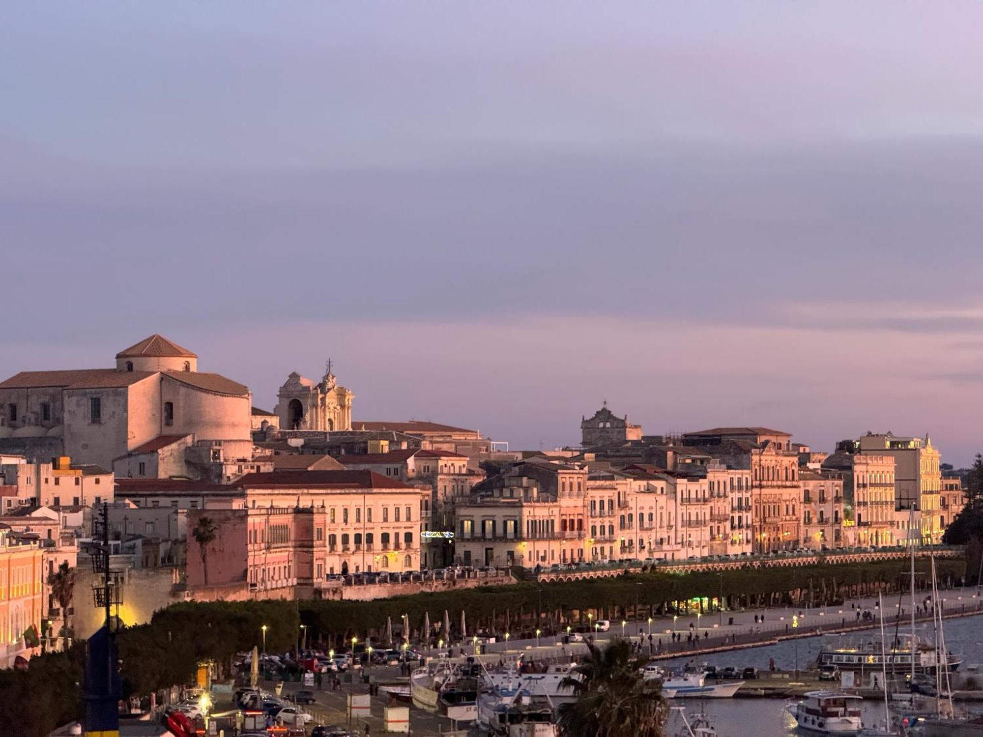 La Terrazza Sul Porto Bed & Breakfast Syracuse ภายนอก รูปภาพ