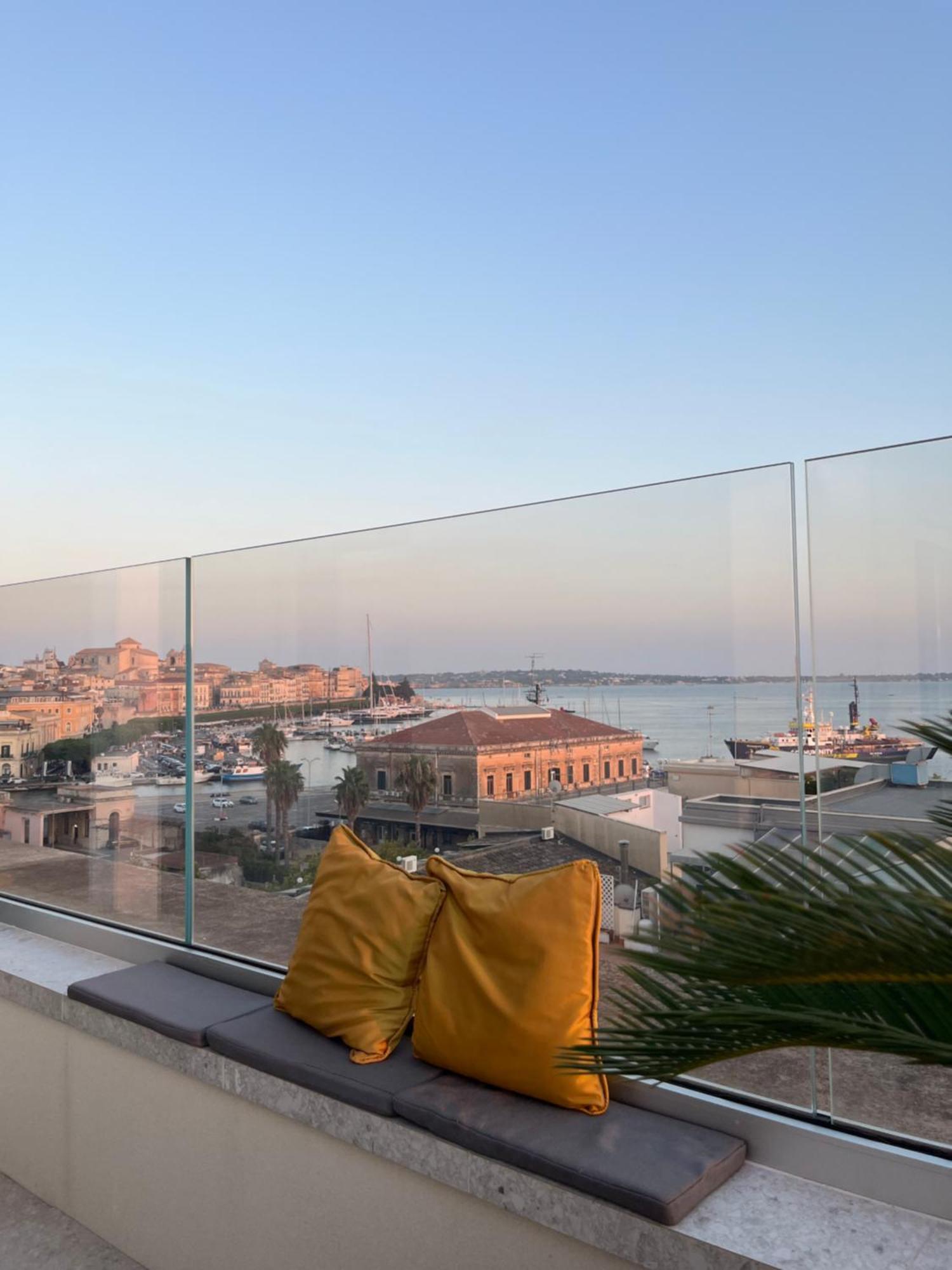 La Terrazza Sul Porto Bed & Breakfast Syracuse ภายนอก รูปภาพ