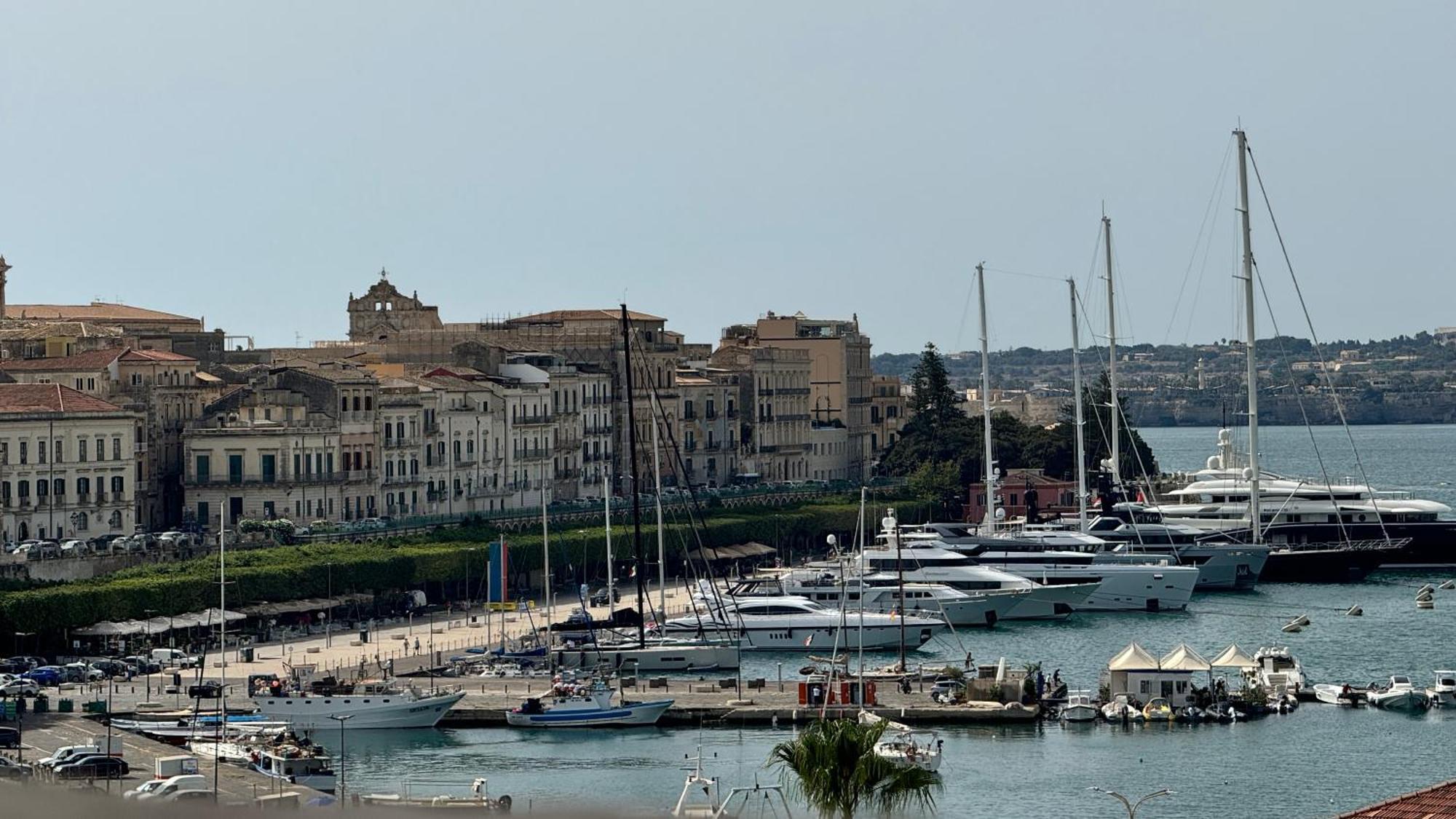 La Terrazza Sul Porto Bed & Breakfast Syracuse ภายนอก รูปภาพ