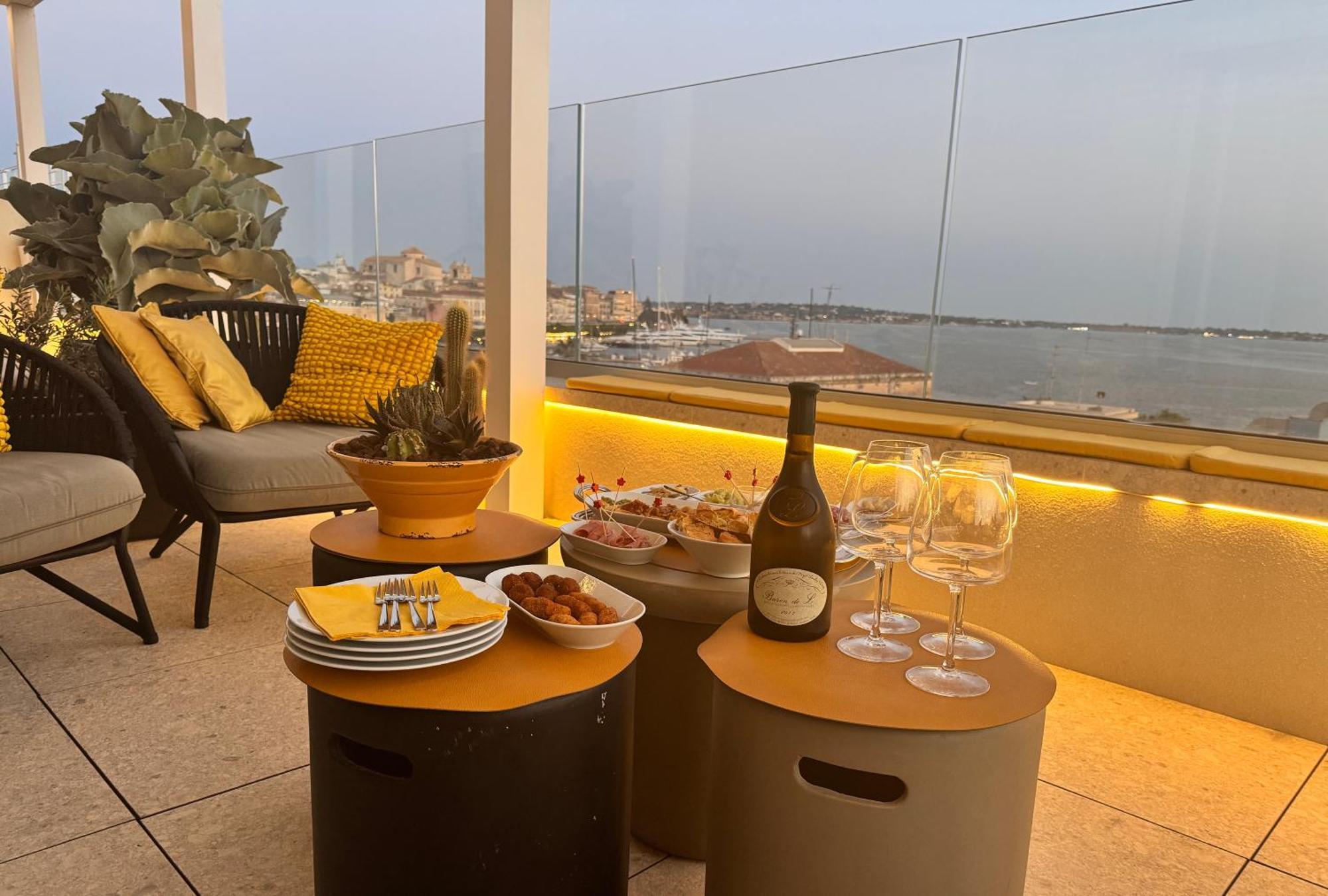 La Terrazza Sul Porto Bed & Breakfast Syracuse ภายนอก รูปภาพ